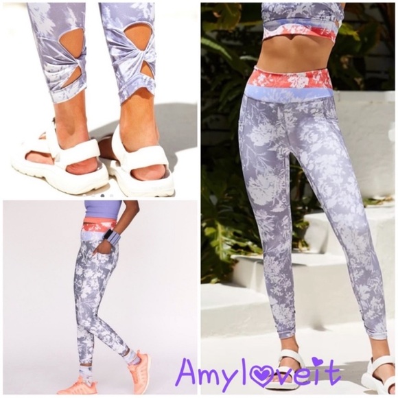 Free People High-Rise Ankle Wave Rider
Printed Leggings #26 - Picture 1 of 2